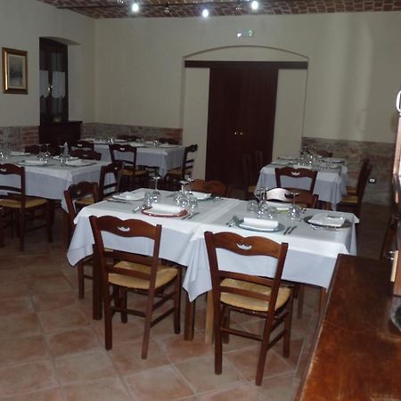 Gasthaus Agriturismo Maria Cristina Treiso Exterior foto