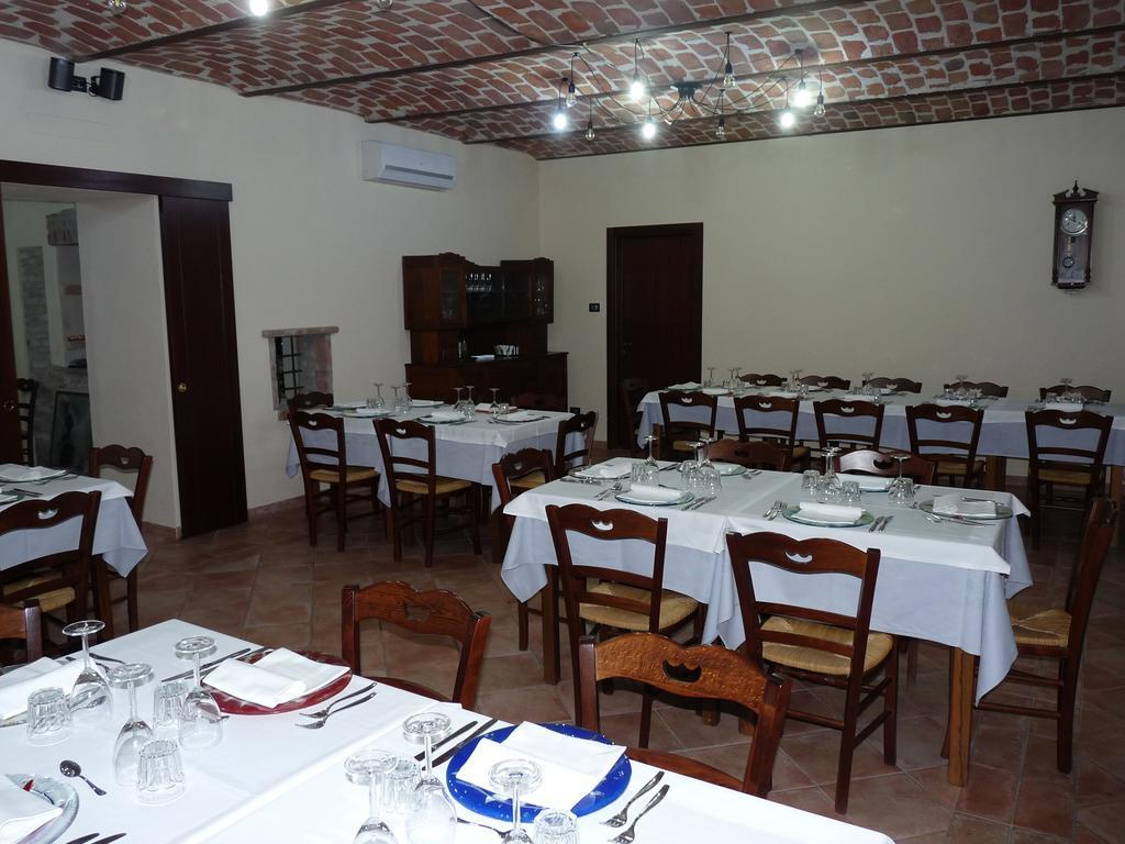 Gasthaus Agriturismo Maria Cristina Treiso Exterior foto