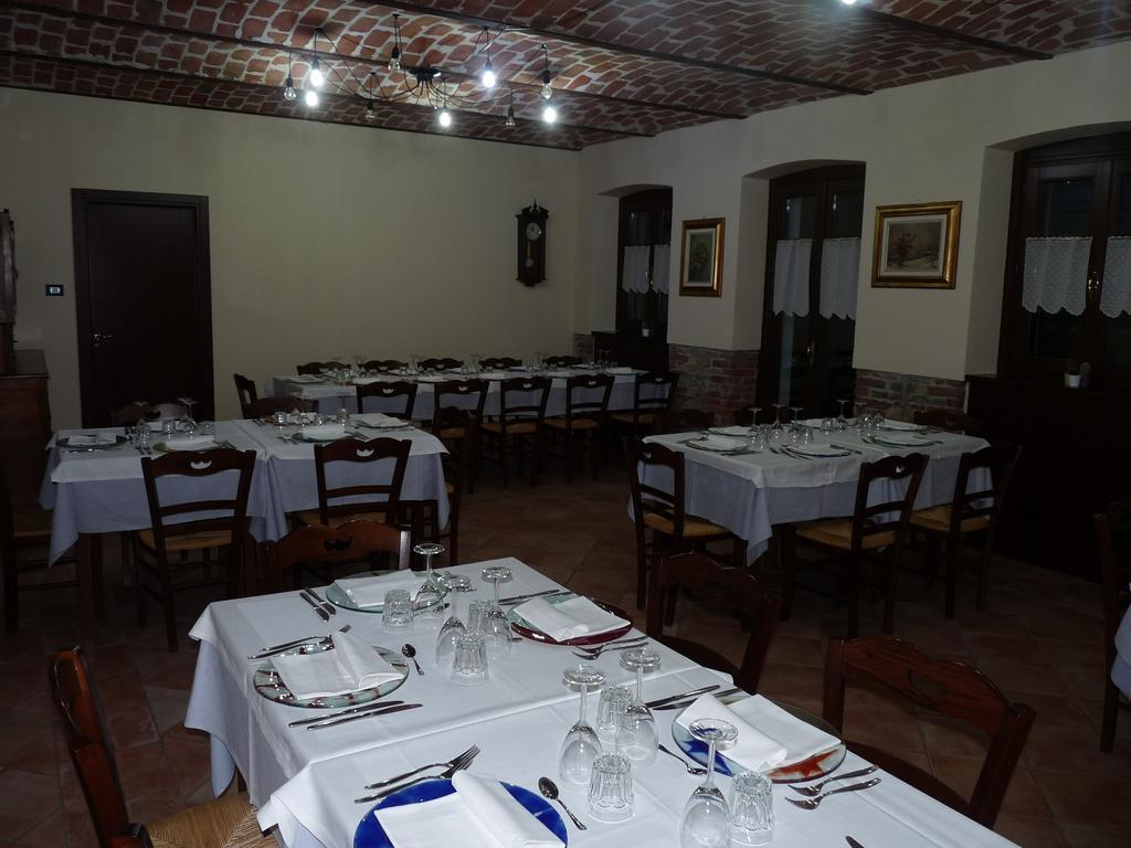 Gasthaus Agriturismo Maria Cristina Treiso Exterior foto